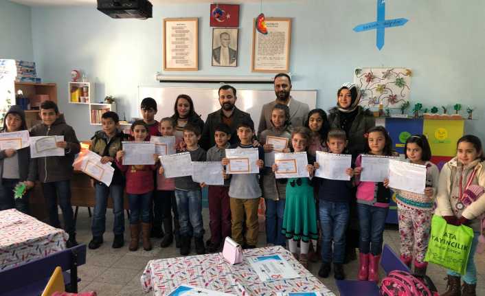 Erzincan Barosu minik öğrencilerin karne sevincine ortak oldu Erzincan Baro Başkanı Av. Adem Aktürk ve Yönetimden Avukatlar ile