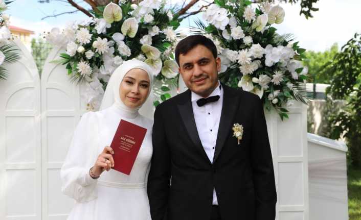 Erzincan Belediye Başkanı Bekir Aksun ve eşi Ürküş Aksun oğulları