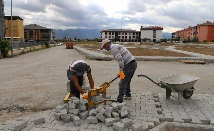 Erzincan Belediyesi, Şehre Yeni Park Alanları Kazandırıyor Erzincan Belediyesi, şehre yeni park alanları kazandırmaya devam ediyor.