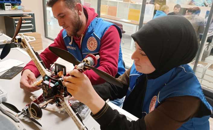 Erzincan On Üç Şubat Gençlik Merkezi Eğitimlerini Sürdürüyor