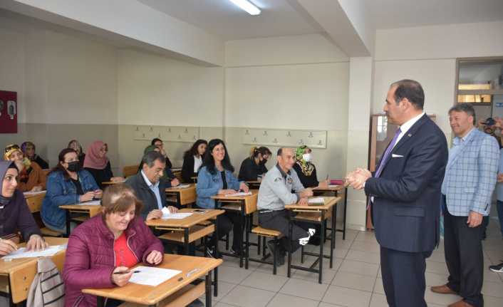 Erzincan Ortaokulu’nun Kitap Okuma Etkinliğinin 7'ncisi Düzenlendi Etkinliğe 510 öğrenci ve 170 veli katıldı.