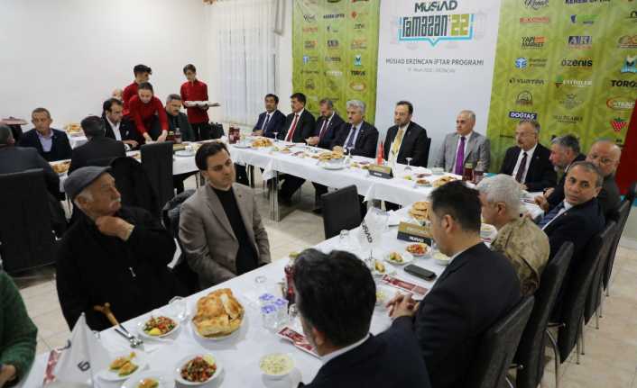 Erzincan protokolü huzurevinde kalan büyüklerimizle birlikte iftar yaptı