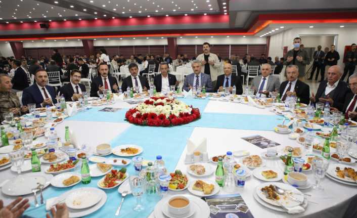 Erzincan Ticaret ve Sanayi Odası yönetimi tarafından organize edilen iftar