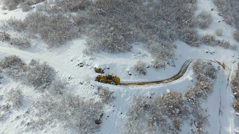 Erzincan'da 108 Köye ulaşılamıyor Erzincan’da ve ilçelerinde gece saatlerinde etkili olmaya başlayan kar yağışı