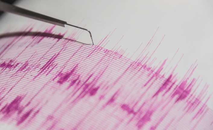 Erzincan'ın Çayırlı ilçesinde 4 büyüklüğünde deprem meydana geldi.