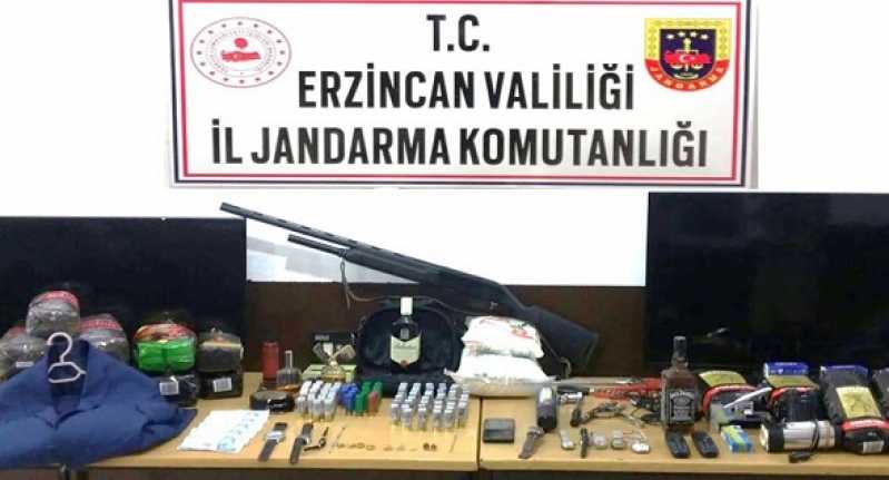 Erzincan’da Hırsızlık Olaylarına Karışan 3 Şüpheli Şahıs Yakalandı Erzincan’ın Tercan ilçesi ile Tunceli’nin Pülümür ilçesindeki evlerde hırsızlık olayına