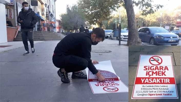 Erzincan’da Kaldırımlara ''sigara içilmez'' uyarısı Erzincan İl Umumi Hıfzıssıhha Meclisi sigara içenlerin maskelerini çenelerinin altına