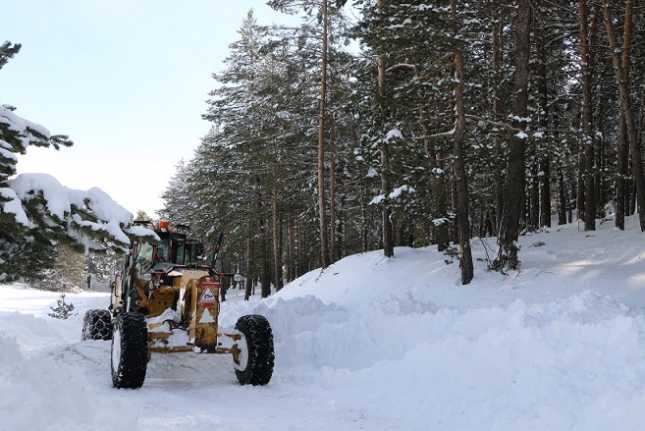 Erzincan ve çevresinde etkili olan kar ve tipi dolayısıyla 372