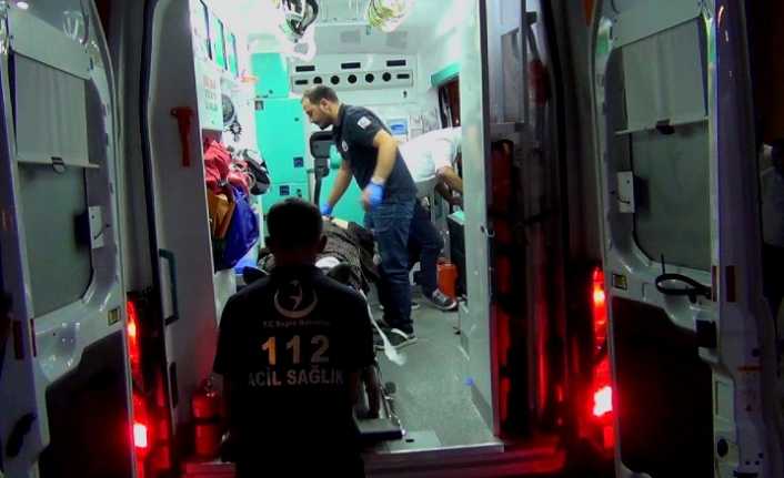 Erzincan’da kaza 3 yaralı Erzincan’ın Refahiye ilçesinde meydana gelen trafik kazasında otomobil ile traktörün