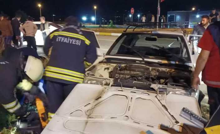 Erzincan'da iki otomobilin çarpışması sonucu 7 kişi yaralandı