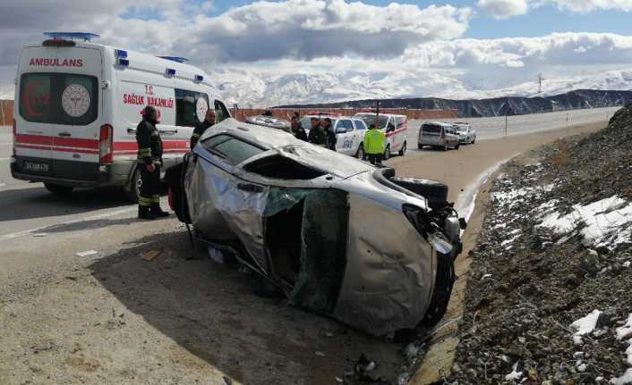 Erzincan’da, kontrolden çıkarak devrilen