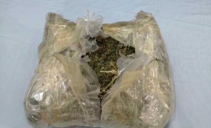 Erzincan İl Jandarma Komutanlığı ekiplerince  875 gram kubar esrar