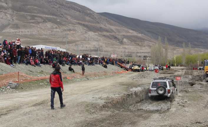 Erzincan'da, düzenlenen off-road yarışlarında,