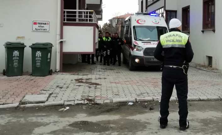 Erzincan’da polis memuru intihar etti Erzincan’da polis memuru H. B. (36) başına dayadığı beylik tabancasını