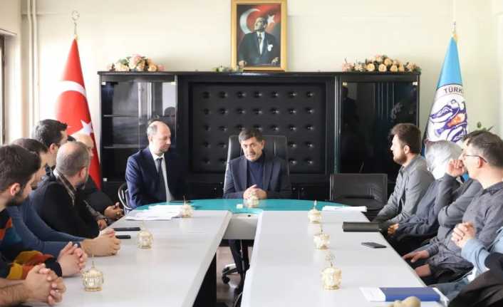 Yapı Stoku Değerlendirme Komisyonu üyeleri Belediye Başkanı Bekir Aksun ile