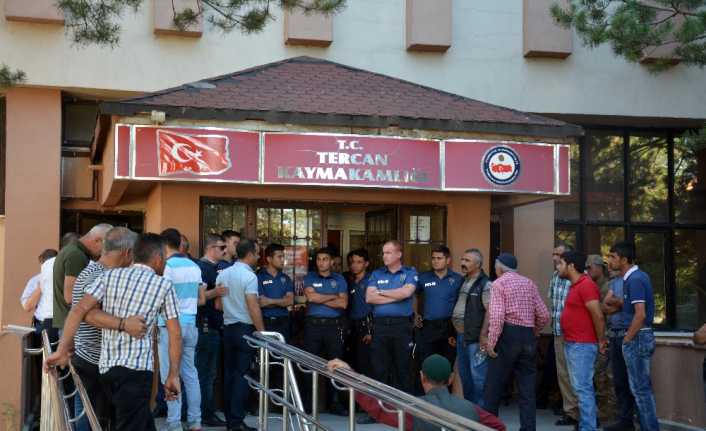 Erzincan’ın Tercan ilçesindeki kaymakamlık binasında meydana gelen silahlı kavgada ölü