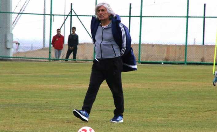 Anagold 24 Erzincanspor el sıkıştığı ve takımı emanet ettiği Kemal