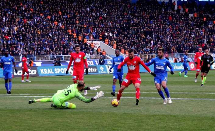 Spor Toto Süper Lig’in 13. haftasında Büyükşehir Belediye Erzurumspor sahasında