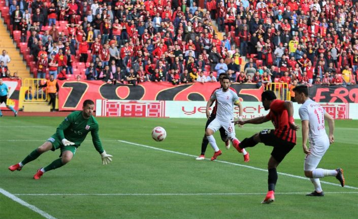 Spor Toto 1. Lig’in 29. haftasında Eskişehirspor, evinde karşılaştığı Balıkesirspor
