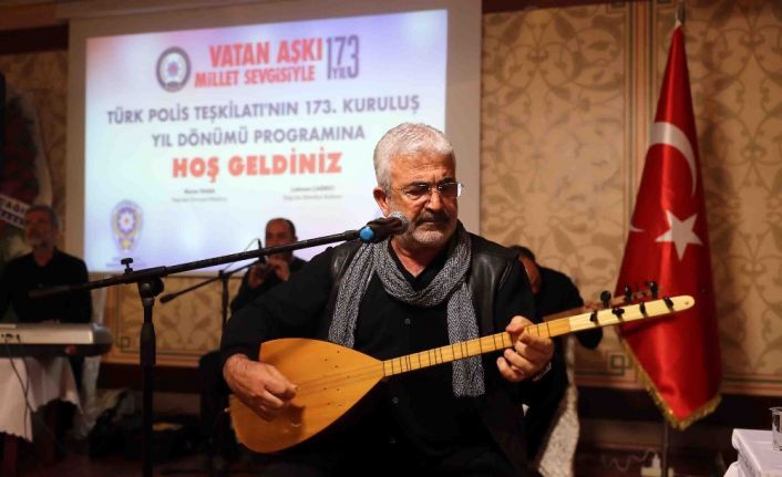 Sınır birliklerine ziyarette bulunan sanatçılardan Esat Kabaklı, bu ziyareti eleştirenlere