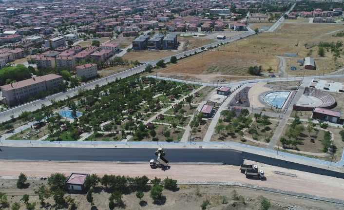 Esentepe Yolunda Asfalt Serim Çalışması Yapılıyor