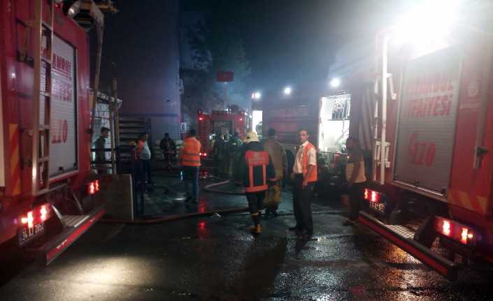 İstanbul Esenyurt’ta arabalar için klima üreten bir fabrikada yangın çıktı.