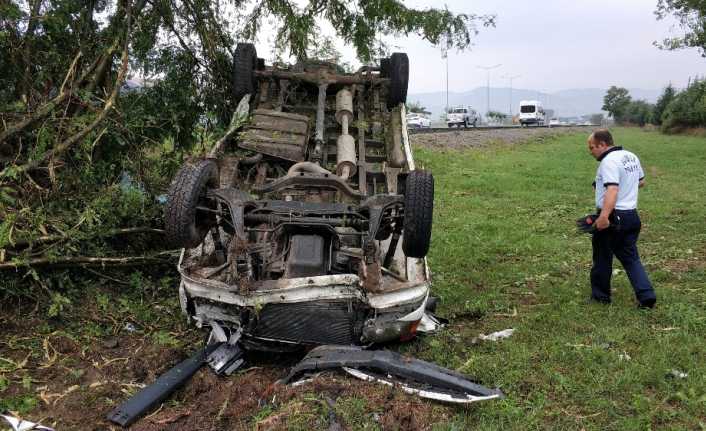 Samsun’da direksiyon başında eşiyle tartıştığı iddia edilen minibüs sürücüsünün aracıyla