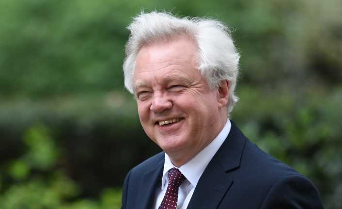 Eski Brexit Bakanı David Davis, İngiltere’nin gelecek hafta AB liderler