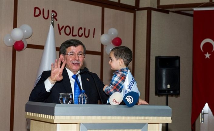 Eski Başbakan Davutoğlu, "En kıymetli özgürlük, zihin özgürlüğüdür. İnsanoğlunun en