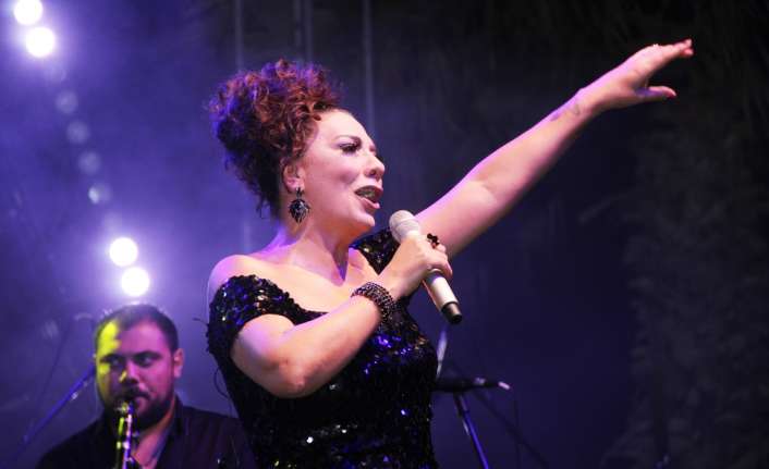 Bodrum’da konser veren Işın Karaca hırsızlık suçundan aranan eski eşi