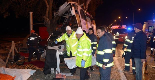  Eskişehir'de meydana gelen trafik kazasında 11 kişi öldü, 44