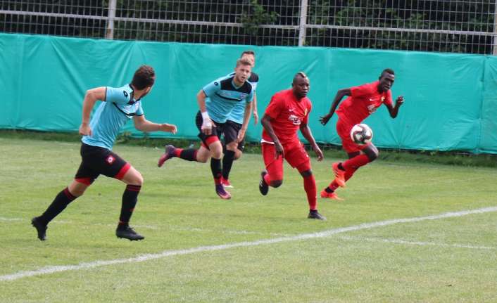 Bolu’da, kamp çalışmalarını sürdüren Spor Toto 1. Lig takımlarından Eskişehirspor,