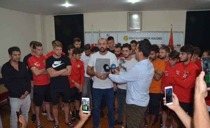 Yeni transferlerini lisans krizinden dolayı oynatamayan Eskişehirspor, transferin bitmesine saatler