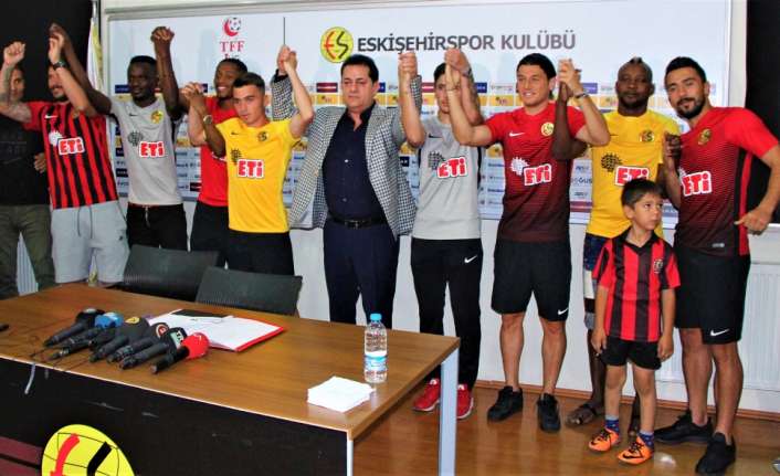 TFF 1. Lig’de hedefi şampiyonluk olarak belirleyen Eskişehirspor, 8 oyuncu