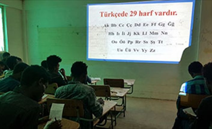 Etiyopya'da üç üniversitede başlayan Türkçe derslerine yoğun ilgi var. 900