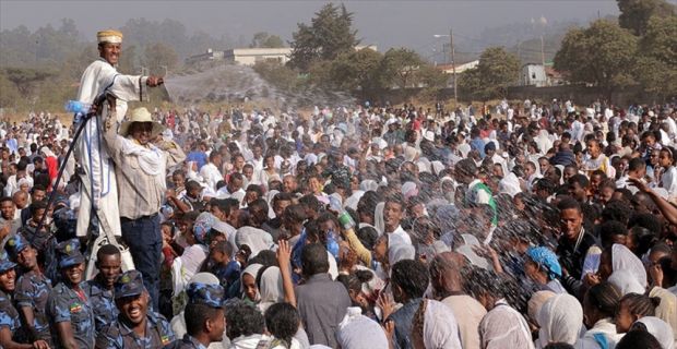 Etiyopya'nın başkent Addis Ababa'da on binlerce Ortodoks Hristiyan, Hz. İsa'nın