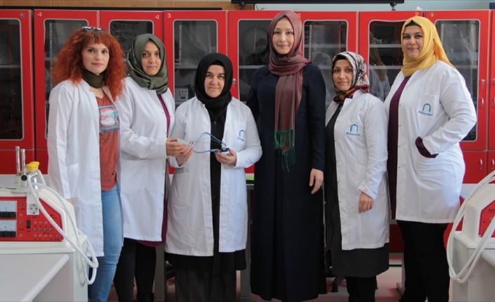 Esenler'de düzenlenen "Robot ve Teknoloji" atölyesine katılan ev kadınları, ilk