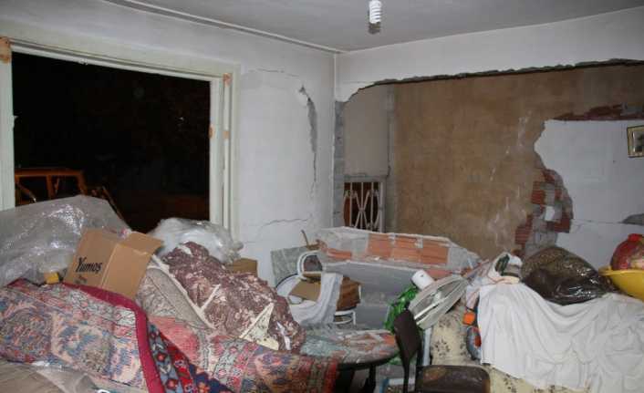 Erzurum’un Oltu ilçesinde bir evde doğal gaz sıkışması sonucu meydana