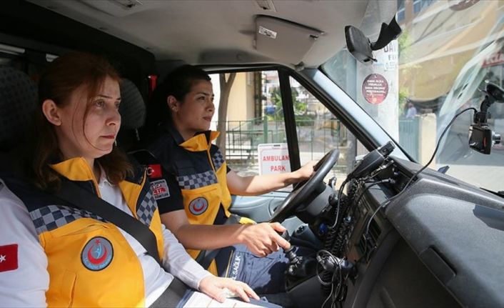 İzmirli acil tıp teknisyeni Fatma Kocaoğlan, 8 yaşındaki serebral palsi