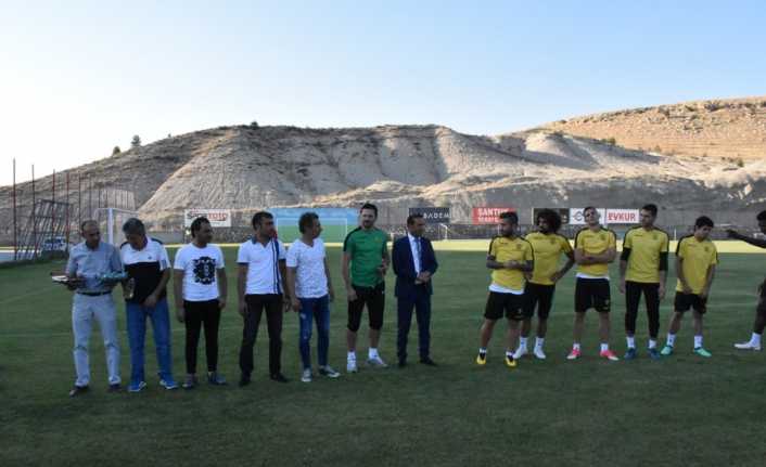 Fenerbahçe maçında 1-0’lık galibiyle ayrılıp haftayı moralle kapatan Evkur Yeni