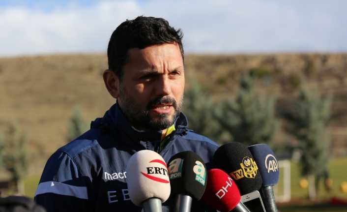E.Yeni Malatyaspor’un Teknik Direktörü Erol Bulut, transfer çalışmalarına yönetimin bu