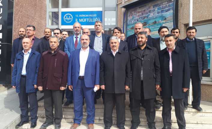 Diyanet-Sen Erzincan Şube Başkanı Zakir Yıldız,  Taksim'de göstericilerin ezana