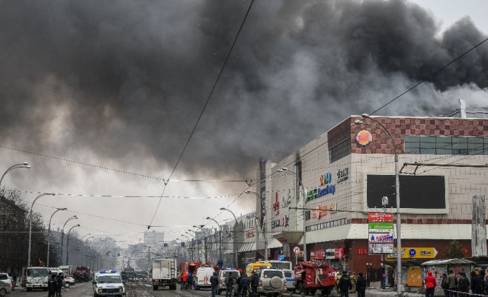 Rusya’da 64 kişinin hayatını kaybettiği AVM faciasının yaşandığı Kemerovo’nın valisi