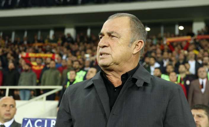 Olaylı Fenerbahçe derbisinin ardından basın toplantısında soruları yanıtlayan Galatasaray Teknik