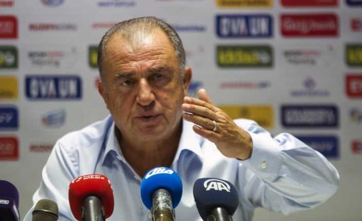 Galatasaray Teknik Direktörü Fatih Terim, Akhisarspor karşılaşmasında göre Maicon, Ömer
