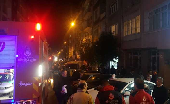 Fatih’te, bir tekstil firmasına ait kumaş deposunda çıkan yangın paniğe