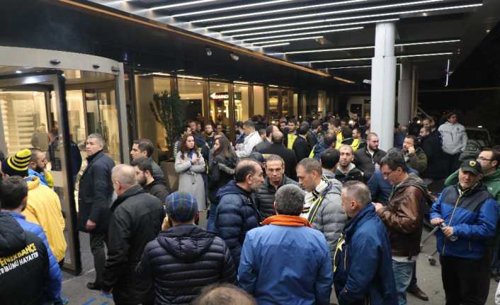 Fenerbahçe ile BB Erzurumspor arasında oynanan müsabaka esnasında sarı-lacivertli taraftar