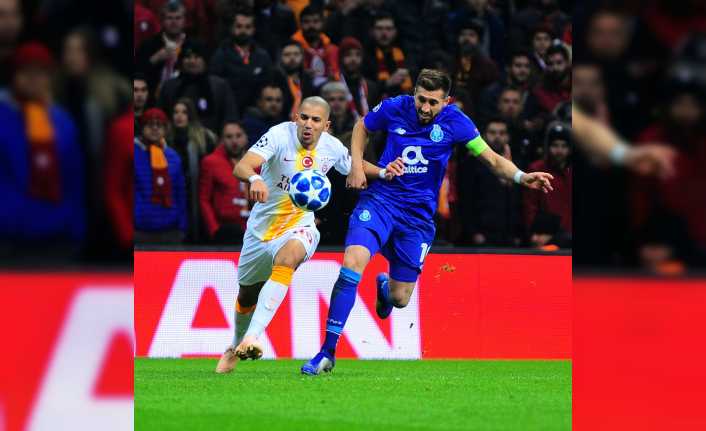 Galatasaray’ın Cezayirli futbolcusu Sofiane Feghouli, bu sezonun ilk golünü Şampiyonlar