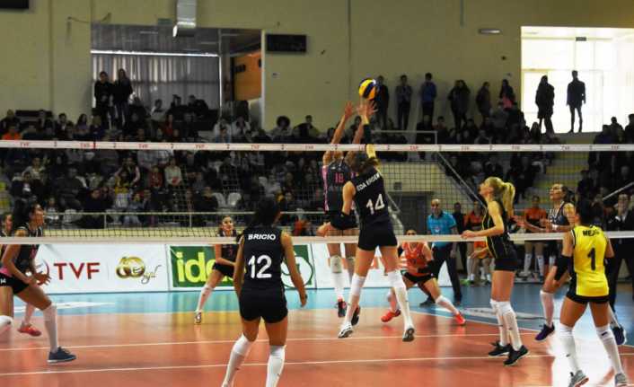 Vestel Venus Sultanlar Ligi’nin 8. haftasında Çanakkale Belediyespor, evinde Fenerbahçe