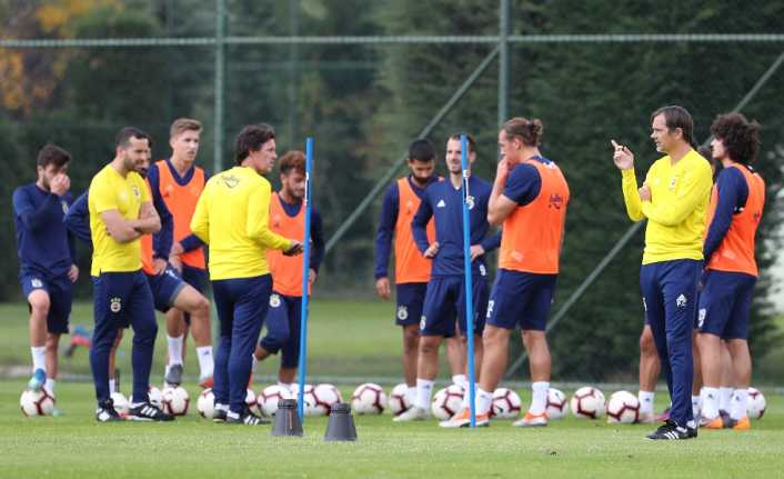 Fenerbahçe, Sivasspor ile oynayacağı lig maçının hazırlıklarını, bugün öğle saatlerinden